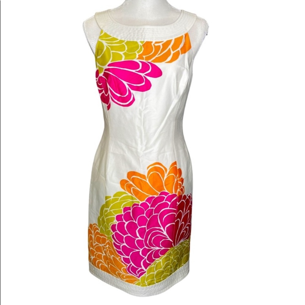 Jones New York Size 8 White Sheath Dress With Floral Accent Design